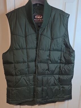 Roper Men's Dark Green Quilted Puffer Vest. Ptp 26 1/2 Length 35